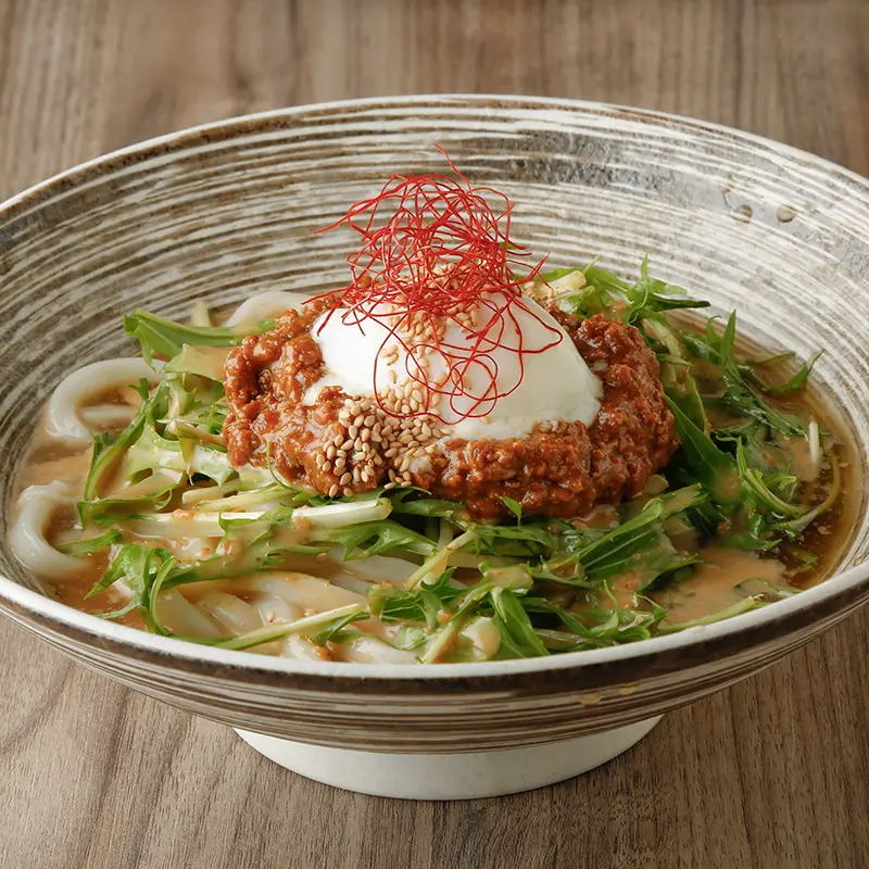 ＜ランチ＞<br>冷やし白胡麻坦々うどん<br>～温泉玉子のせ～<br>1,300円(税込)