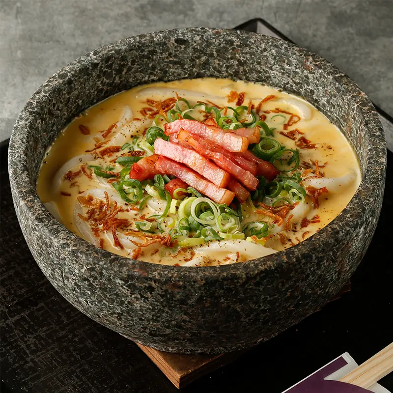 ＜10月限定＞<br>石焼チーズカルボナーラうどん<br>1,300円(税込)