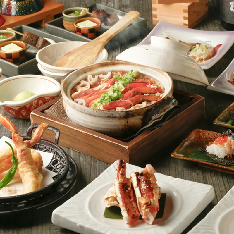 忘年会プレミアム【豪華冬の会席】<br>団体様個室確約飲み放題プラン★<br>かに尽くし会席で忘年会！<br>焼・揚・寿司・飯すべてカニ料理満載★<br>8,500円(税込)