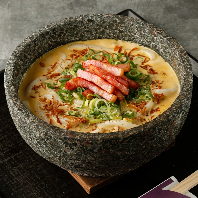 ＜1/16～1/31限定＞<br>石焼チーズカルボナーラうどん<br>1,300円(税込)