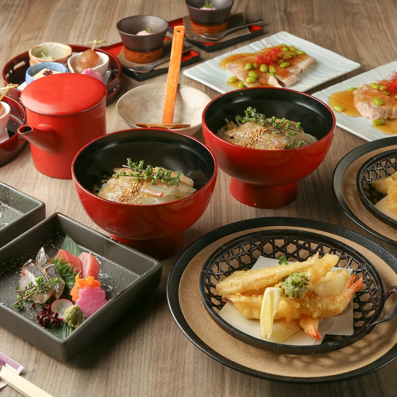 【春の会席】<br>飲み放題付きプラン★<br>「桜鯛の胡麻味噌たれ丼」や<br>「海老と春野菜の天ぷら」など<br>でんのしおり人気コース★<br>7,500円(税込)