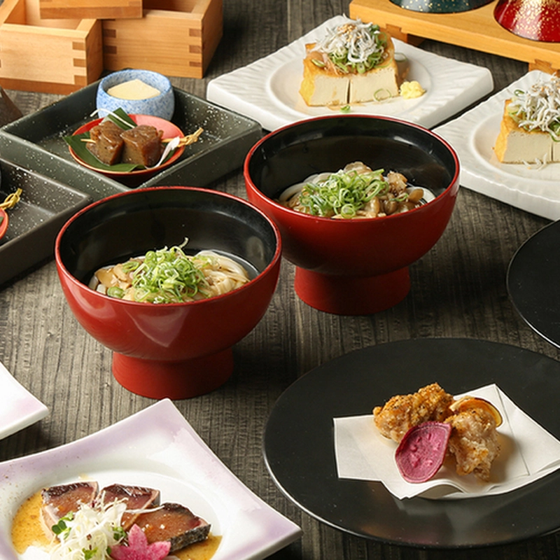 【秋コース】<br>飲み放題付きプラン★<br>契約漁港直送鮮魚を堪能！<br>カジュアルうどんコース<br>5,500円(税込)
